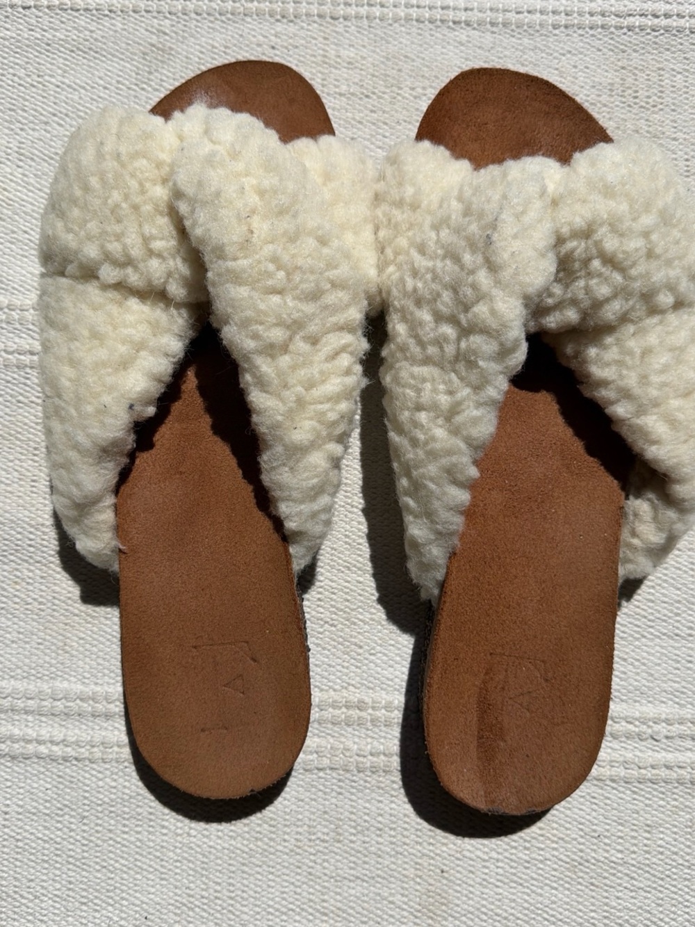 Flattered brand size 40 Plush Cream Sherpa Slide Sandals - Women's Cozy Slip-On